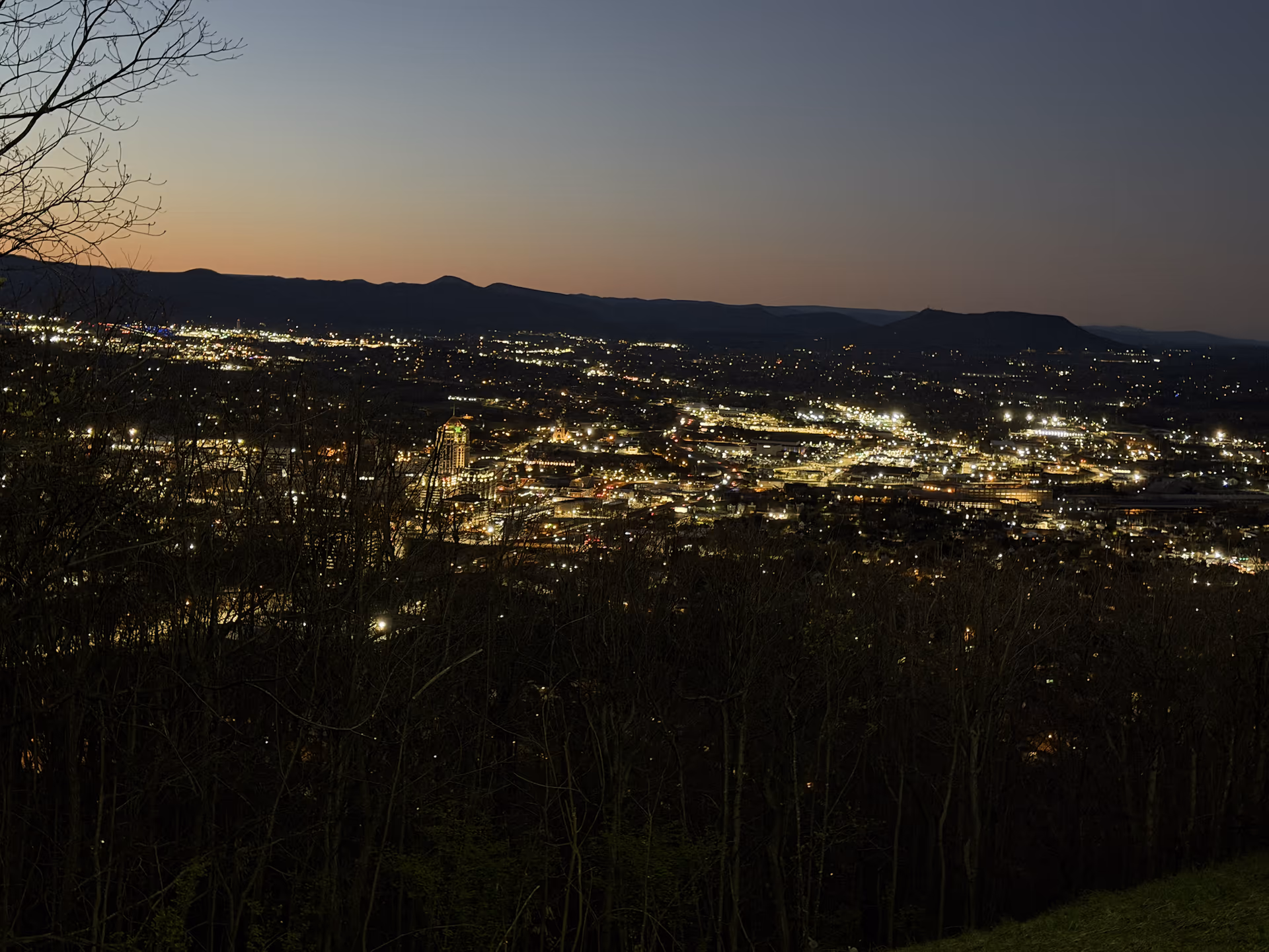 Evening view over Roanoke from the Mill Mountain overlook